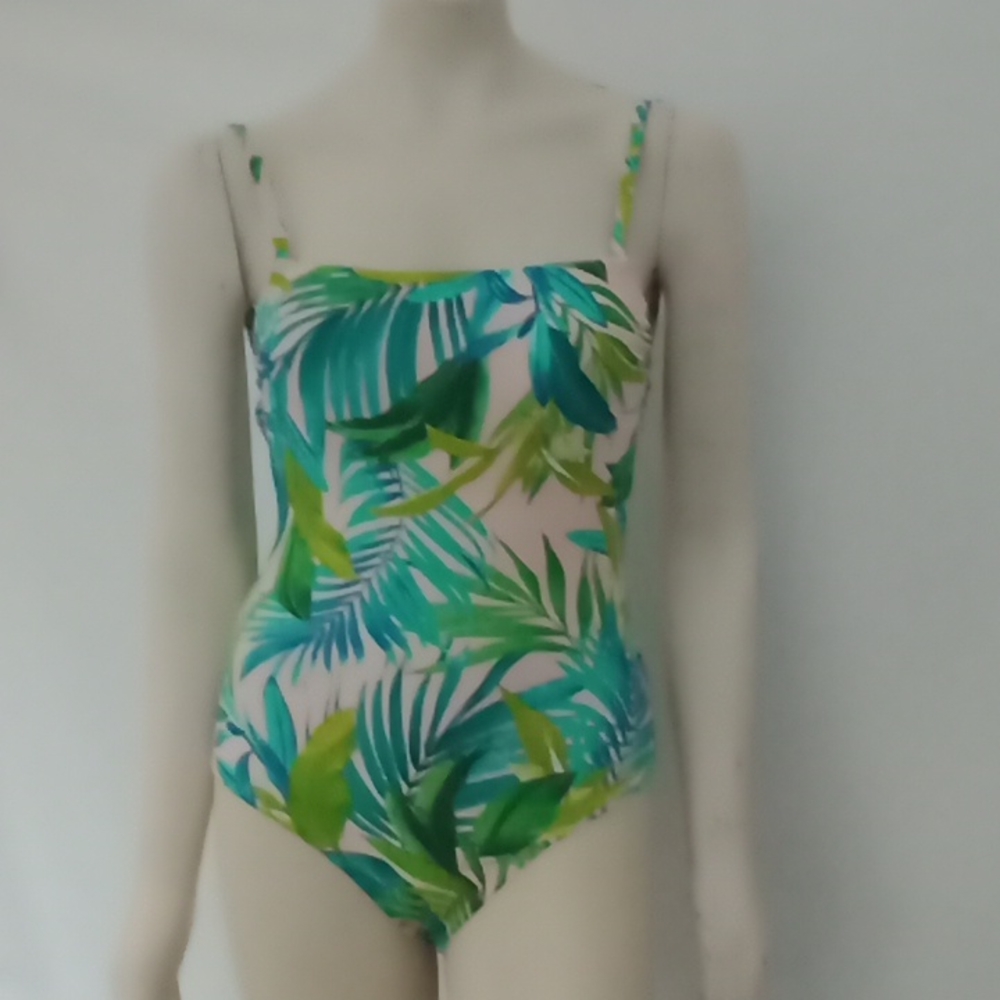NWOT "Kona Sol" 1 PC. bathingsuit